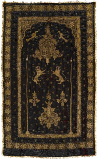 Schwarzer Tora-Vorhang mit Stickereien mit goldenem Faden.