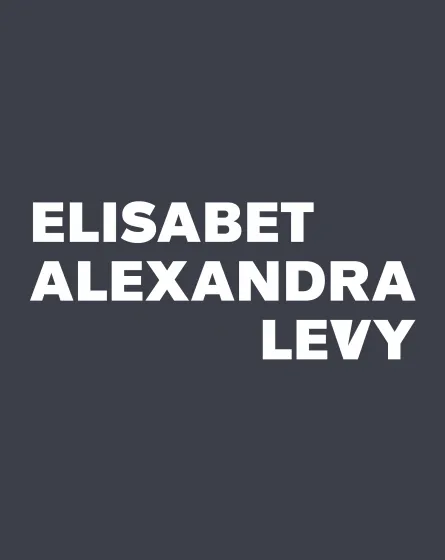 Schwarze Fläche auf der in weißen Buchstaben der Name "Elisabet Alexandra Levy" steht.