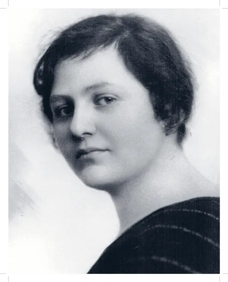 Fotographisches Porträt einer Frau mit kurzen Haaren.