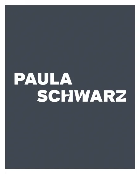 Schwarze Fläche auf der in weißen Buchstaben der Name "Paula Straus" steht.