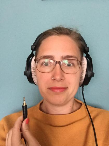 Selfie by Lisa Albrecht with headphones