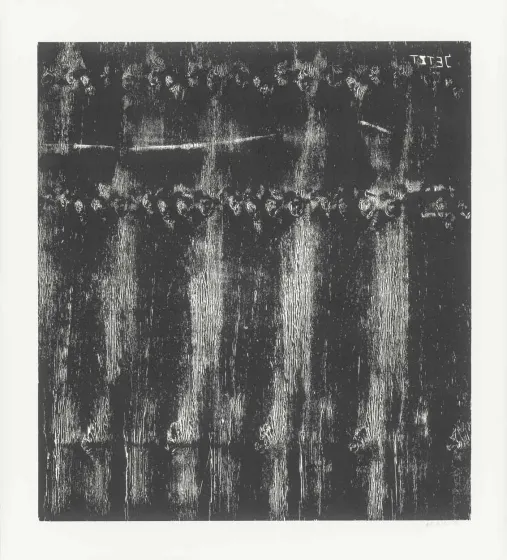 Abstraktes Gem&auml;lde auf Holz in Schwarz und Wei&szlig;, oben rechts in der Ecke steht spiegelverkehrt das Wort: Jetzt.