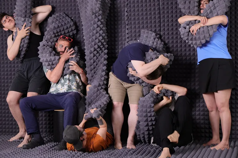 Die Gruppe Chto Delat International im Studio f&uuml;r Dreharbeiten
