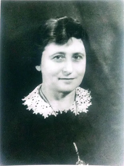  Black and white photo of a woman.