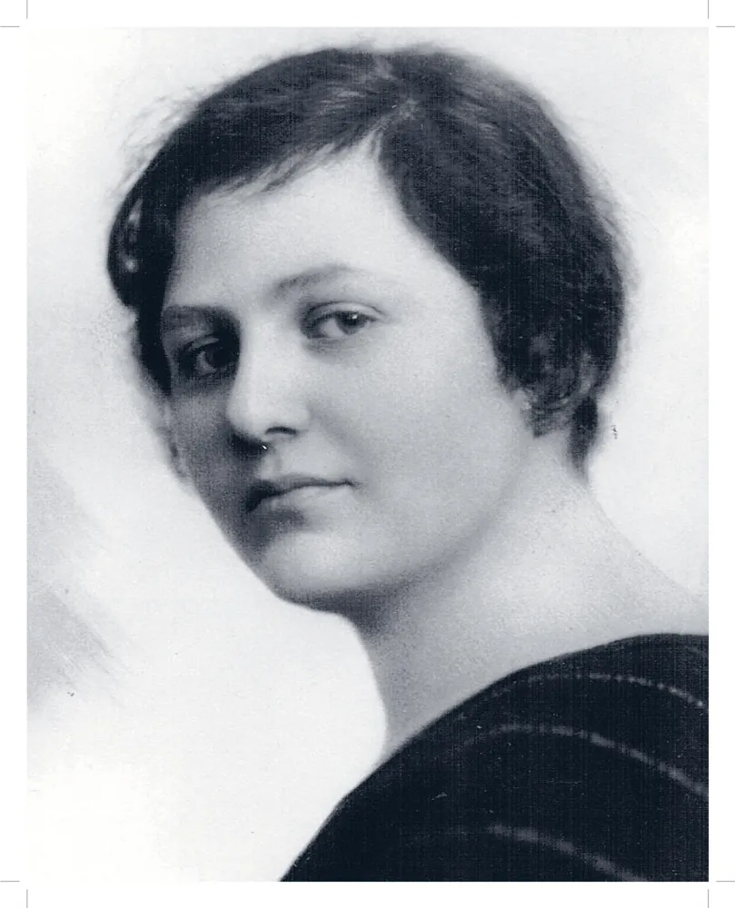 Fotographisches Porträt einer Frau mit kurzen Haaren.