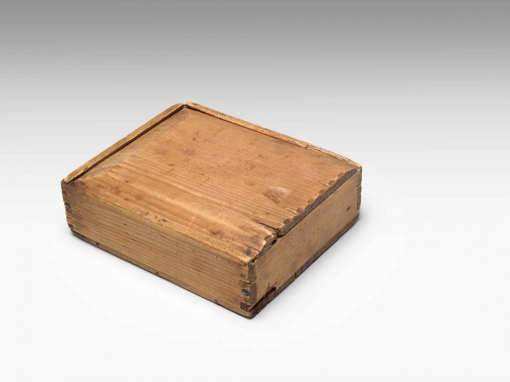Enclosed wooden box