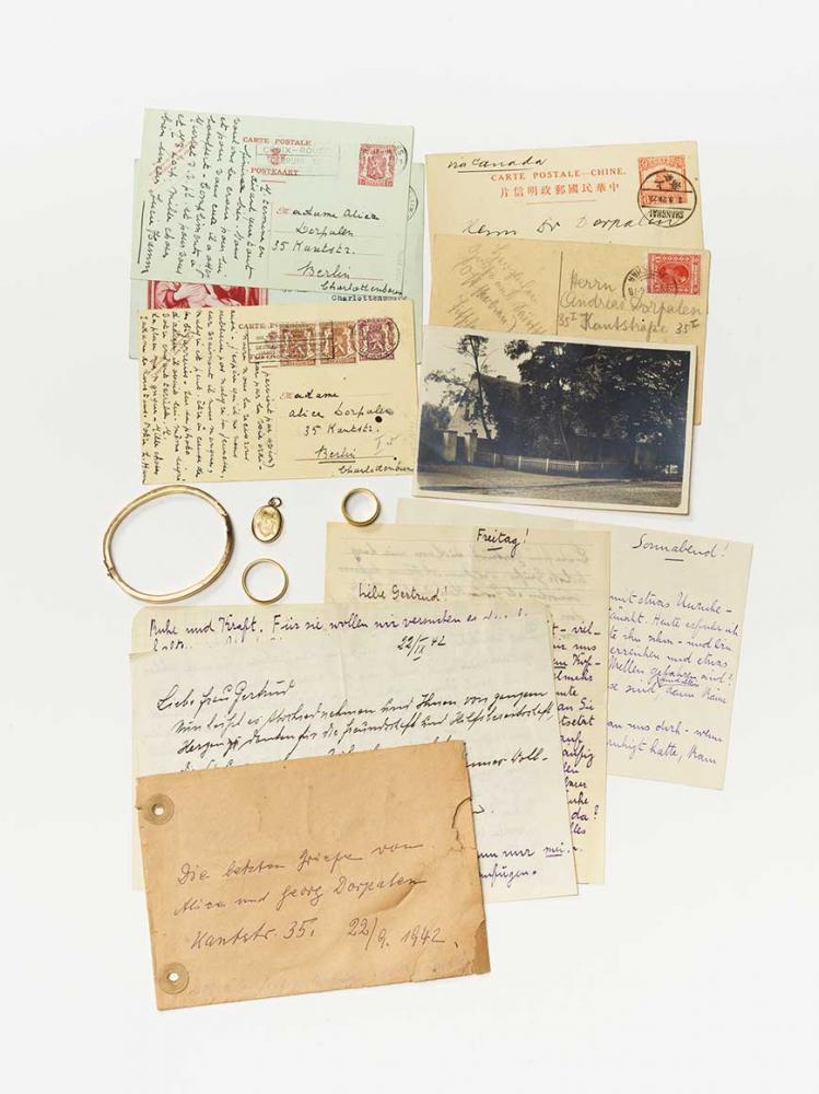 Bracelet, amulet, two rings, yellowed postcards and letters