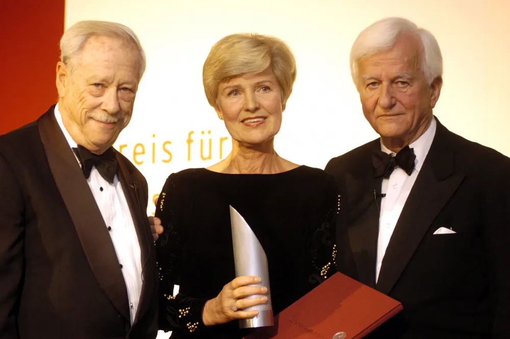 Anniversary dinner 2003: W. Michael Blumenthal, Friede Springer, and Richard v. Weizsäcker