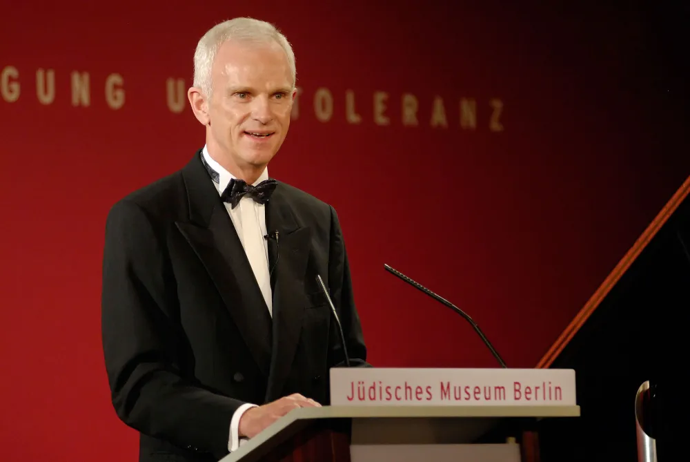 Anniversary dinner 2006: Helmut Panke gives a speech