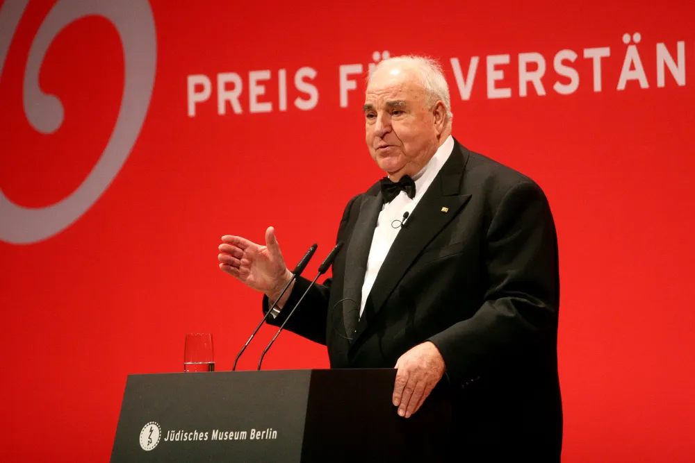 Anniversary dinner 2007: Helmut Kohl gives a speech