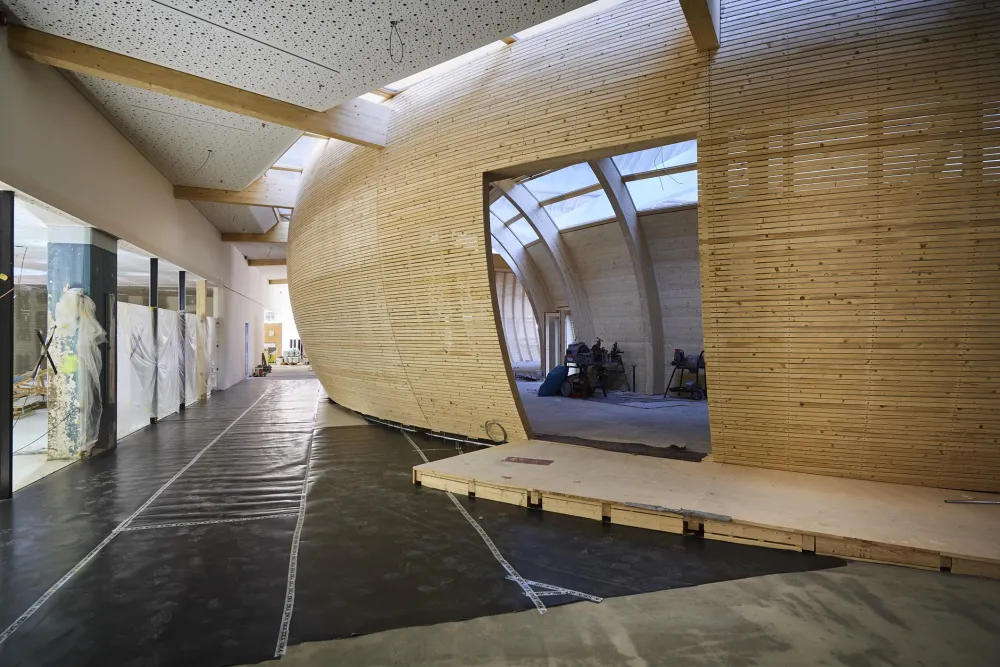 Auf der Baustelle: Außenansicht der Arche. 