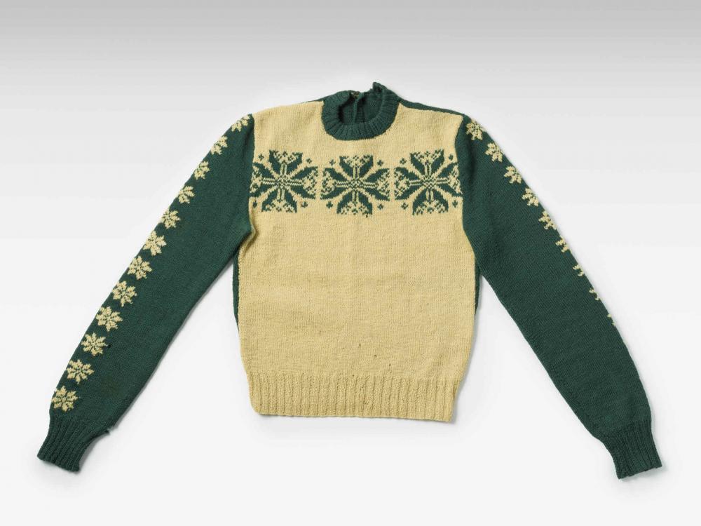 Green and white wool sweater with a floral pattern