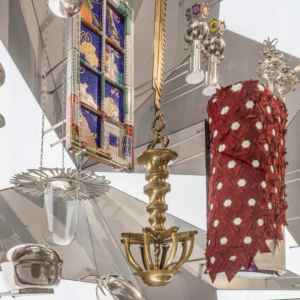 Torah cloak, Torah attachments, Seder plate and other Judaica in a prismatic display case