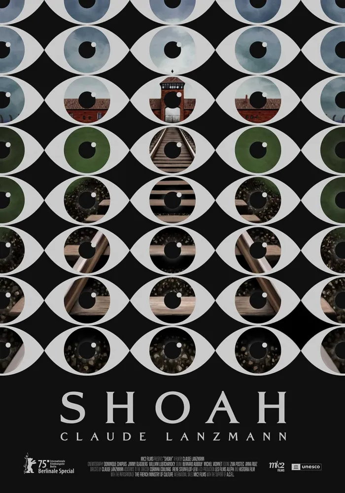 Filmplakat für „Shoah“ von Claude Lanzmann. Der Bildvordergrund zeigt ein grafisches Muster aus Augen. Die Iris all dieser Augen ist jeweils transparent. Durch die transparenten Stellen kann man im Bildhintergrund ein Farbfoto des Lagertors von Auschwitz-Birkenau vor blauem Himmel sehen sowie die Bahngleise, die auf das Tor zuführen.