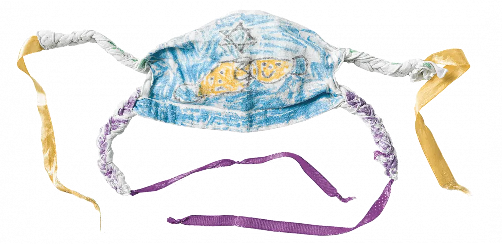 Bemalte Mund-Nase-Maske mit bunten Bändern