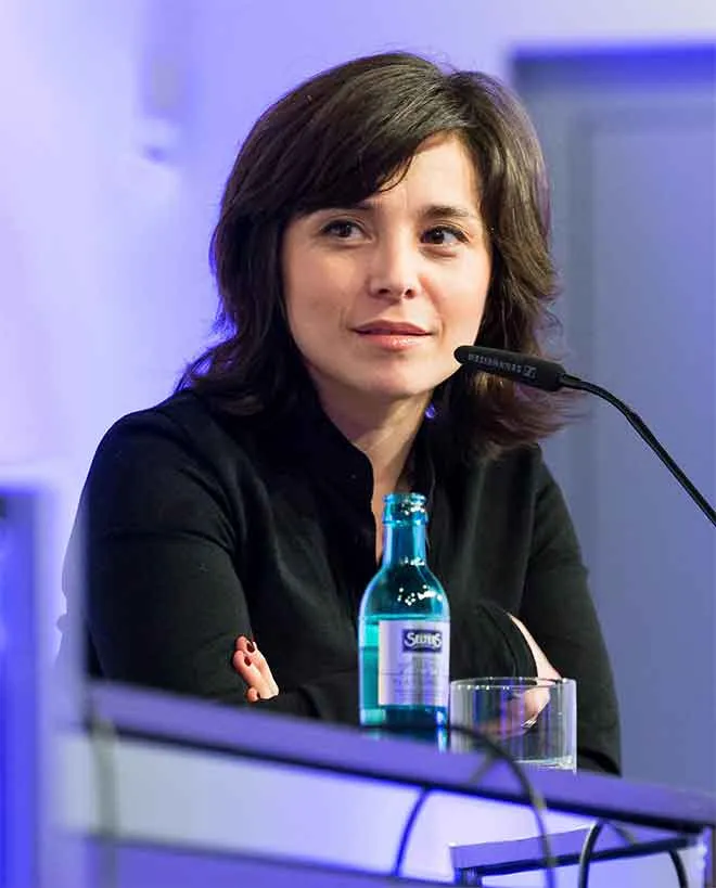portrait photograph of Özlem Topçu