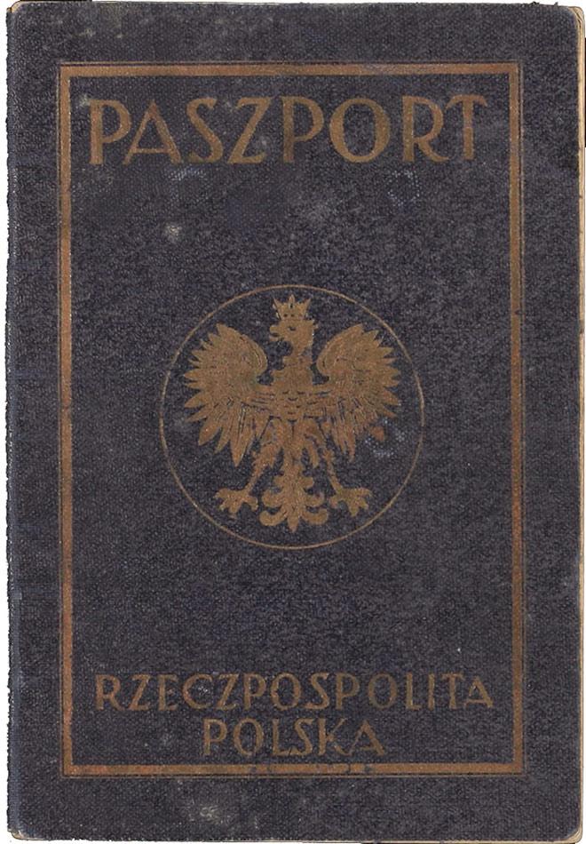 Vorderseite des Passes mit der Aufschrift "Paszport Rzeczpospolita Polska"