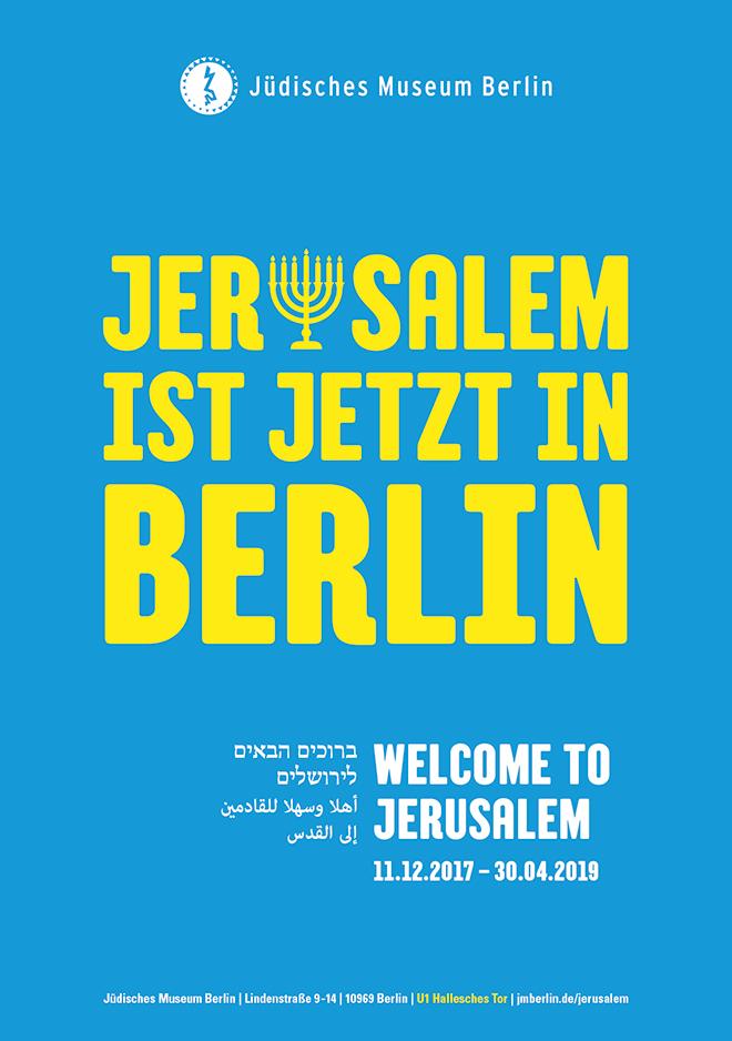 Plakat mit der Aufschrift „Jerusalem ist jetzt in Berlin“, wobei das u durch eine Menora ersetzt ist