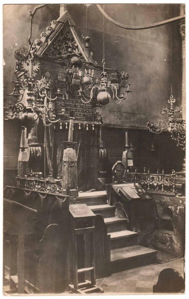 Black and white photograph of the interior of a synagogue