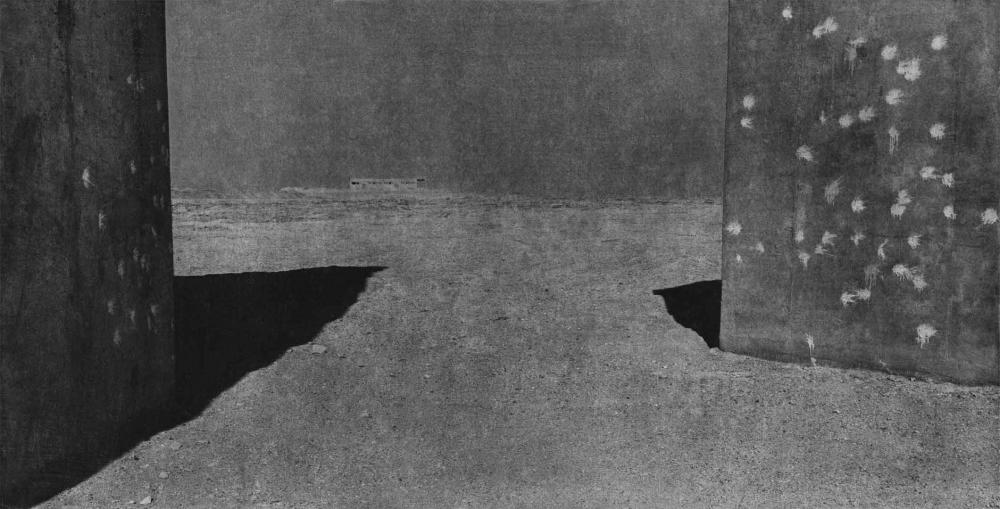 Photo in grey tones, on the right and left there are shadow-throwing, dark grey cuboids with bright dots, one thinks of walls with paint splashes or bullet holes.