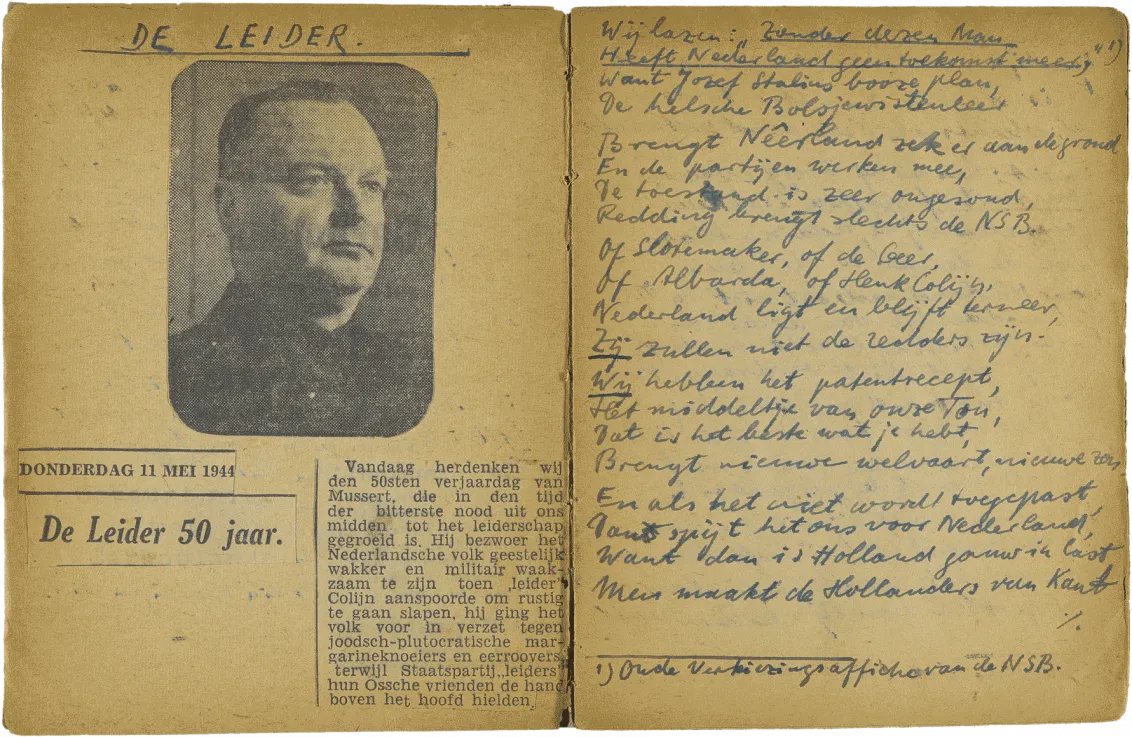 Handschriftlich verfasste Doppelseite mit eingeklebtem Foto aus Zeitung von einem Mann und Überschrift „De Leider“.