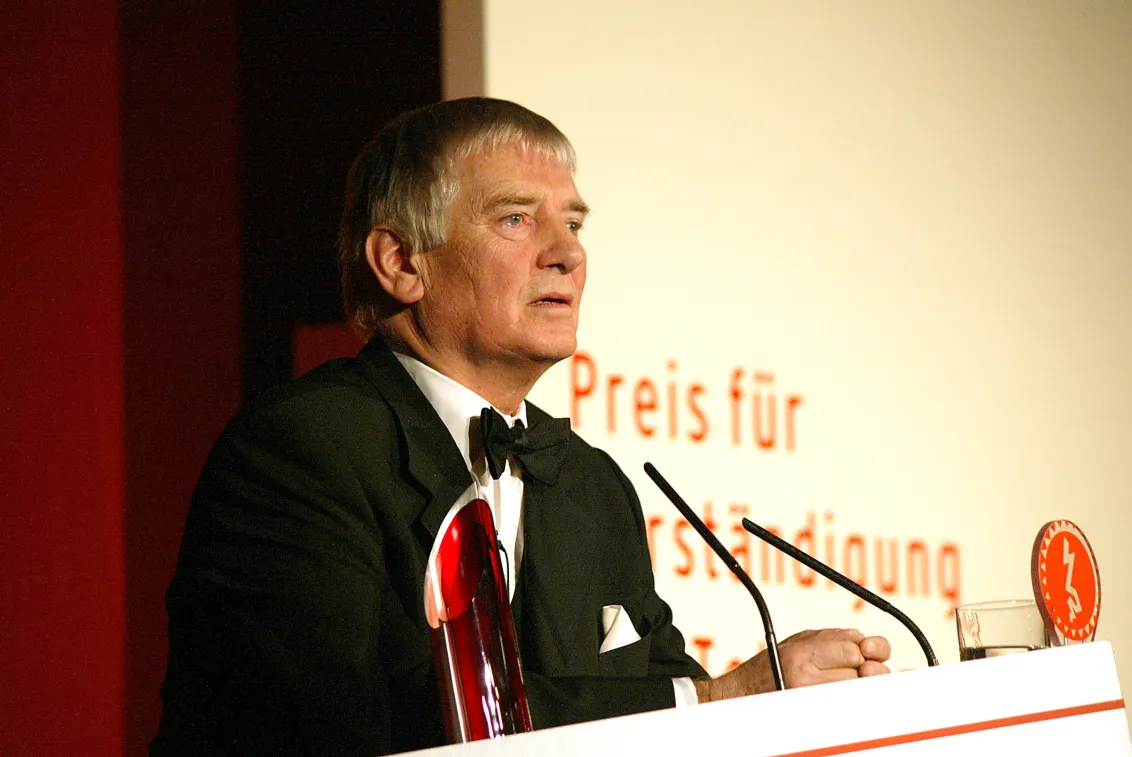 Anniversary dinner 2003: Otto Schily gives a speech