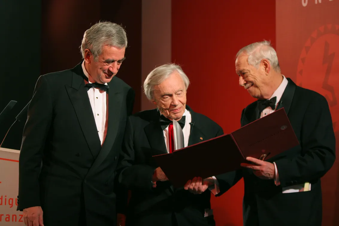 Anniversary dinner  2005: Award winner Heinz Berggruen with Michael Naumann and W. Michael Blumenthal