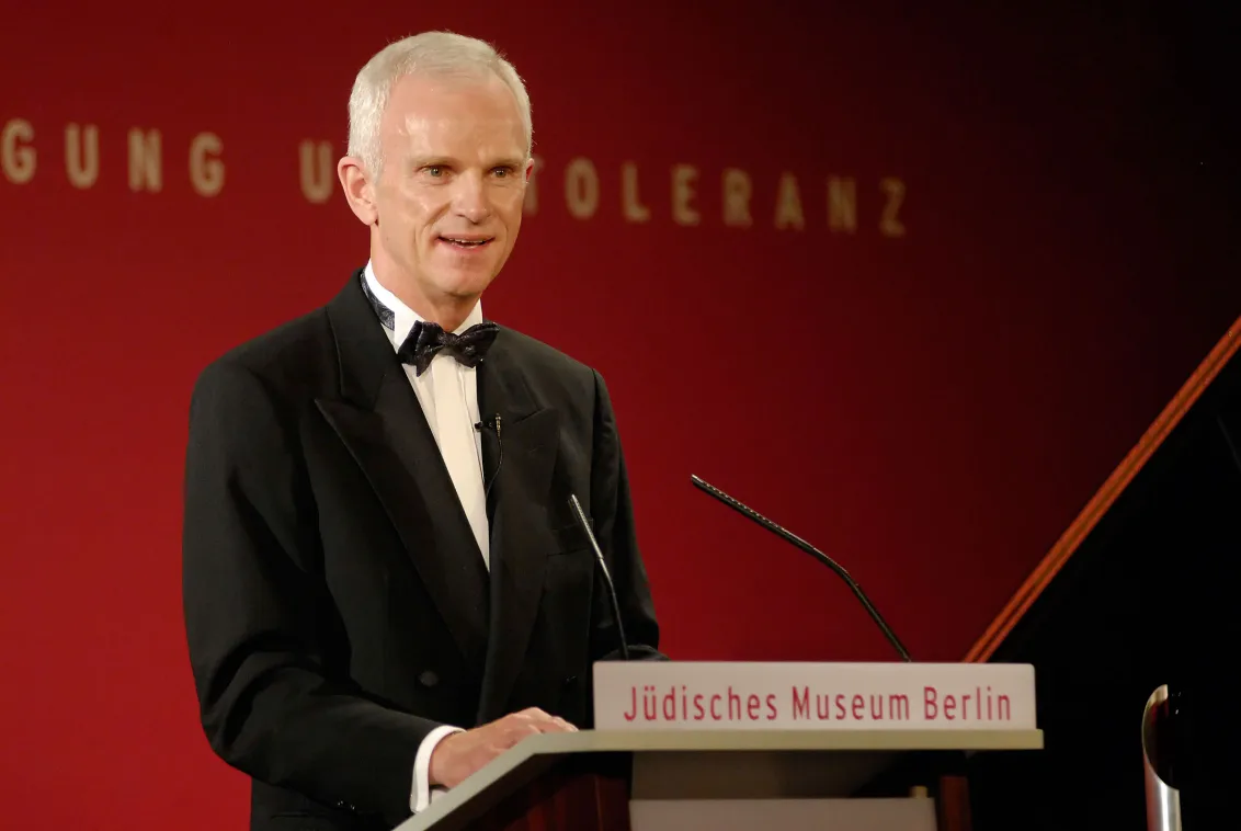 Anniversary dinner 2006: Helmut Panke gives a speech