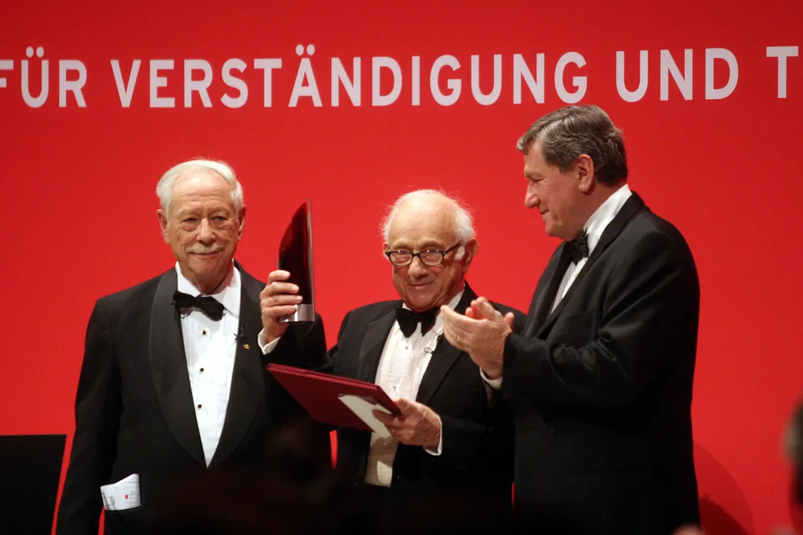 Anniversary dinner 2007: W. Michael Blumenthal with award winners Fritz Stern and Richard Holbrooke