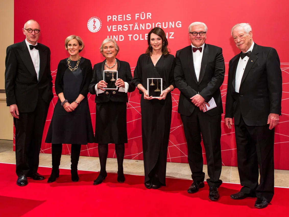 Anniversary dinner 2013: Ulrich Raulff, Regine and Doris Leibinger, Iris Berben, Frank Walter Steinmeier, and W. Michael Blumenthal