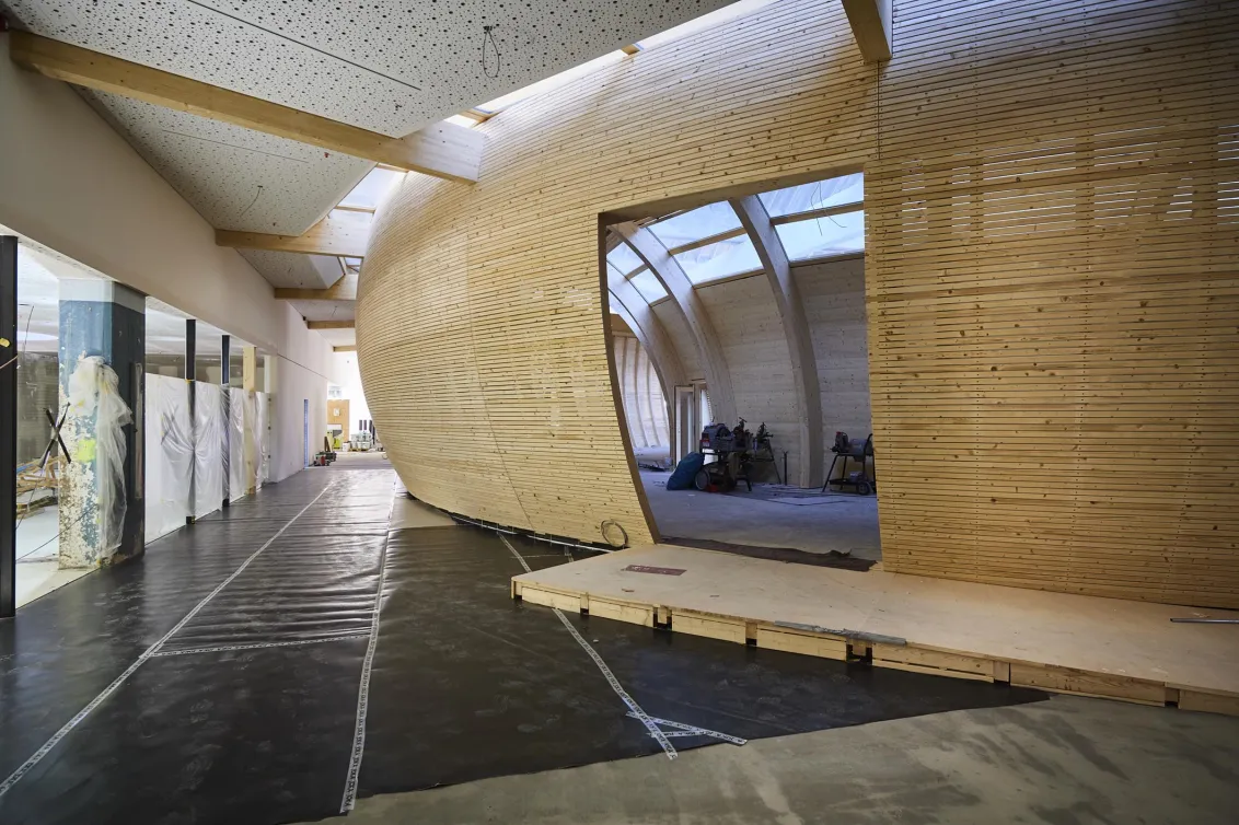 Auf der Baustelle: Außenansicht der Arche. 