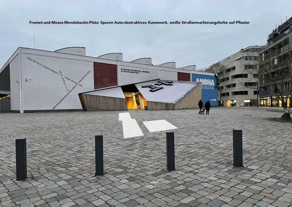 View of Fromet and Moses Mendelssohn Square, in the background the Academy Building of the Jewish Museum, in the foreground white graphic elements as markers on the ground.