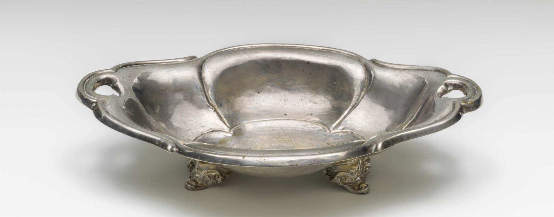 Bowl with two handles and feet, photographed diagonally from above