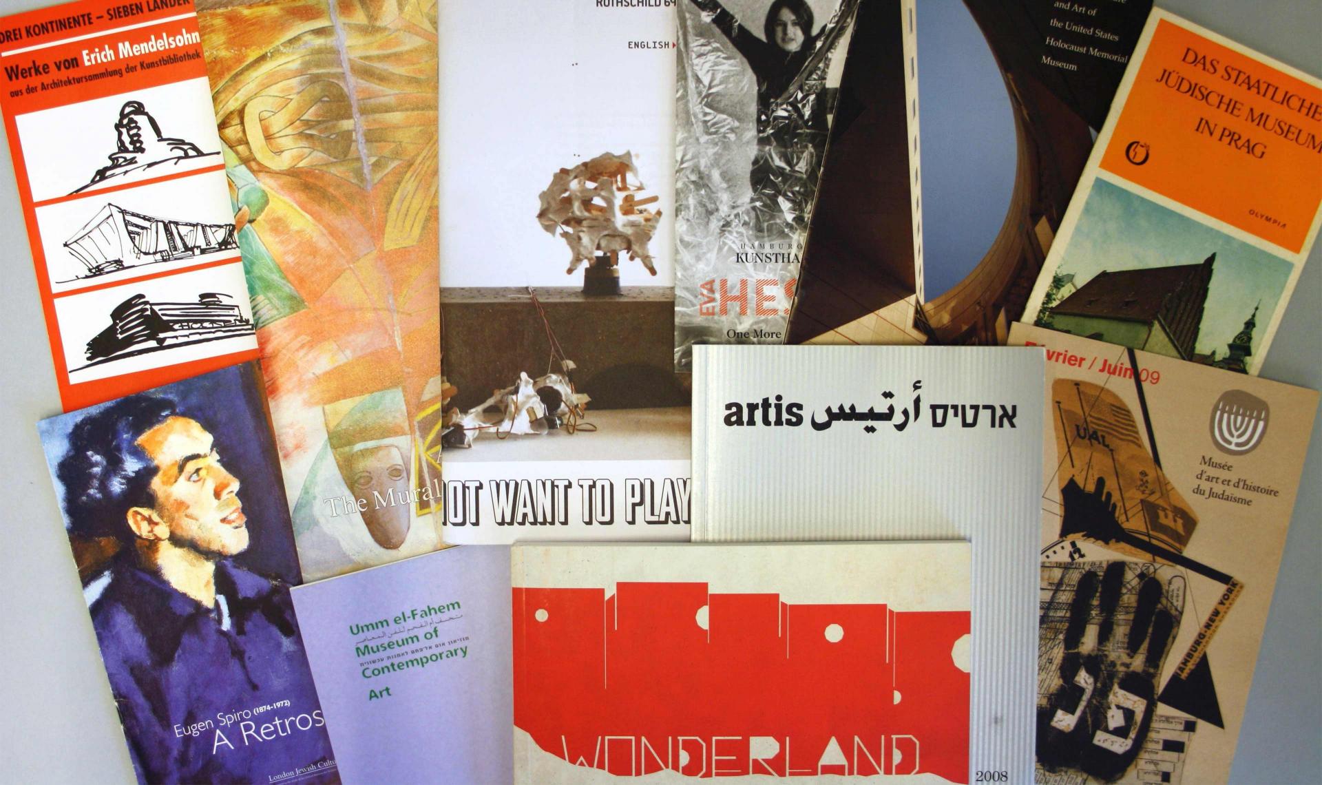 Various brochures and museum flyers on Jewish art.