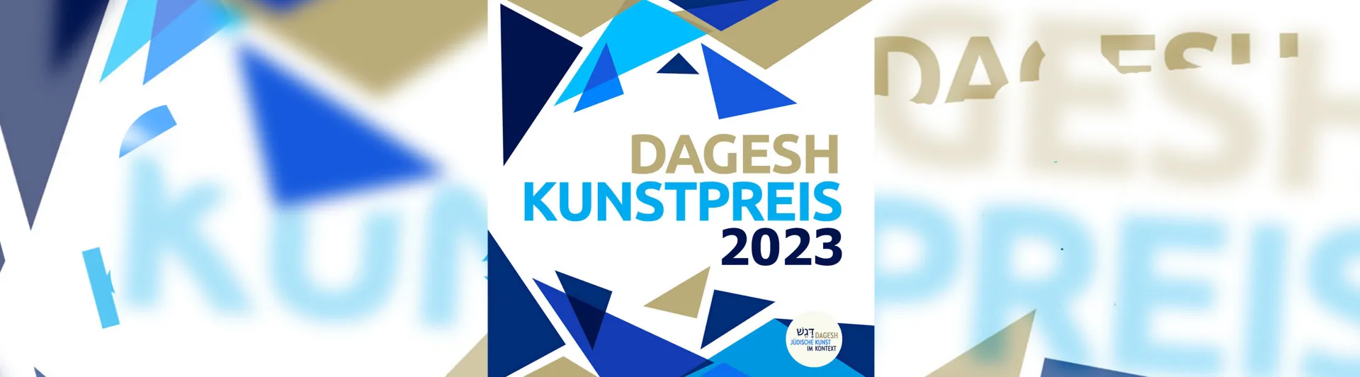 Graphik mit blauen und goldenen Dreiecken, in der Mitte folgender Schriftzug: Dagesh Kunstpreis 2023.