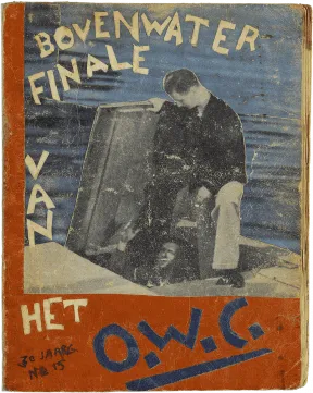 Titelblatt des Magazins Het Onderwater Cabaret vom 3. April 1945 mit einer rot-blauen Collage von einem Mann, der aus einer Luke rauskommt und diese aufh&auml;lt, damit ein weiterer Mann herausrauskommen kann.