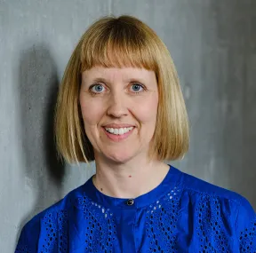 Das Bild zeigt das Portr&auml;t einer Frau. Es handelt sich um Barbara Thiele. 