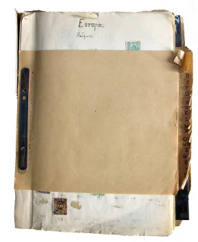 Eine geheftete Bl&auml;ttersammlung, auf dem ersten Blatt sind die &Uuml;berschrift "Europa" und zwei Briefmarken zu erkennen