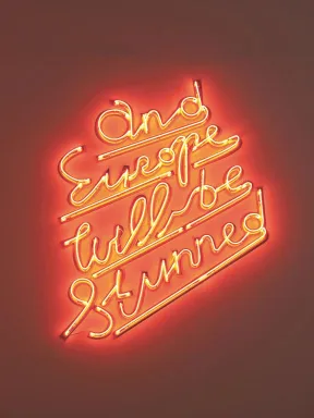 Erleuchteter Neon-Schriftzug &bdquo;And Europe will be Stunned&ldquo; an einer Wand