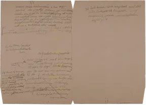 Zettel mit handschriftlich geschriebenen S&auml;tzen, einige davon durchgestrichen.