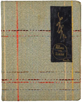 Das Cover eines Notizbuches mit dem deutschen Titel: Alles um Liebe - das bedeutet: alles f&uuml;r die Liebe.