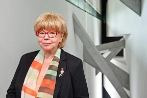 Portr&auml;tfoto von Cilly Kugelmann, fotografiert im Libeskind-Bau