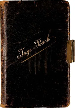Abgegriffenes, in Leder gebundenes B&uuml;chlein. Schr&auml;g &uuml;ber den Einband zieht sich der goldene Schriftzug &bdquo;Tagebuch&ldquo;, an der rechten Seite ist ein Schloss angebracht
