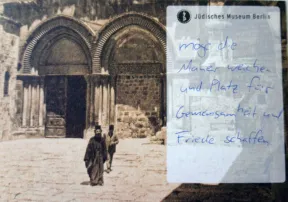 Postkarte mit der Aufschrift "M&ouml;ge die Mauer weichen und Platz f&uuml;r Gemeinsamkeit und Friede schaffen""