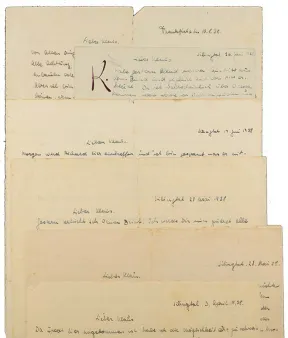 Mehrere handschriftliche, &uuml;bereinanderliegende Briefe