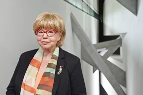 Portr&auml;tfoto von Cilly Kugelmann im Libeskind-Bau