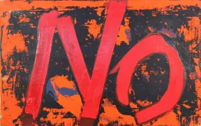Gem&auml;lde: In Rot steht &bdquo;NO&ldquo; auf schwarz-orangem Grund.