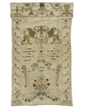 Bestickter Tora-Vorhang mit L&ouml;wen-Wappen, Rosen und hebr&auml;ischer Schrift